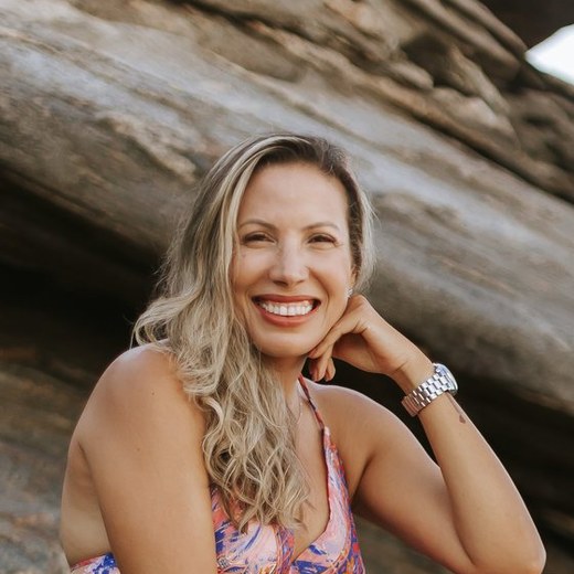 Patrícia Figueiredo sorrindo